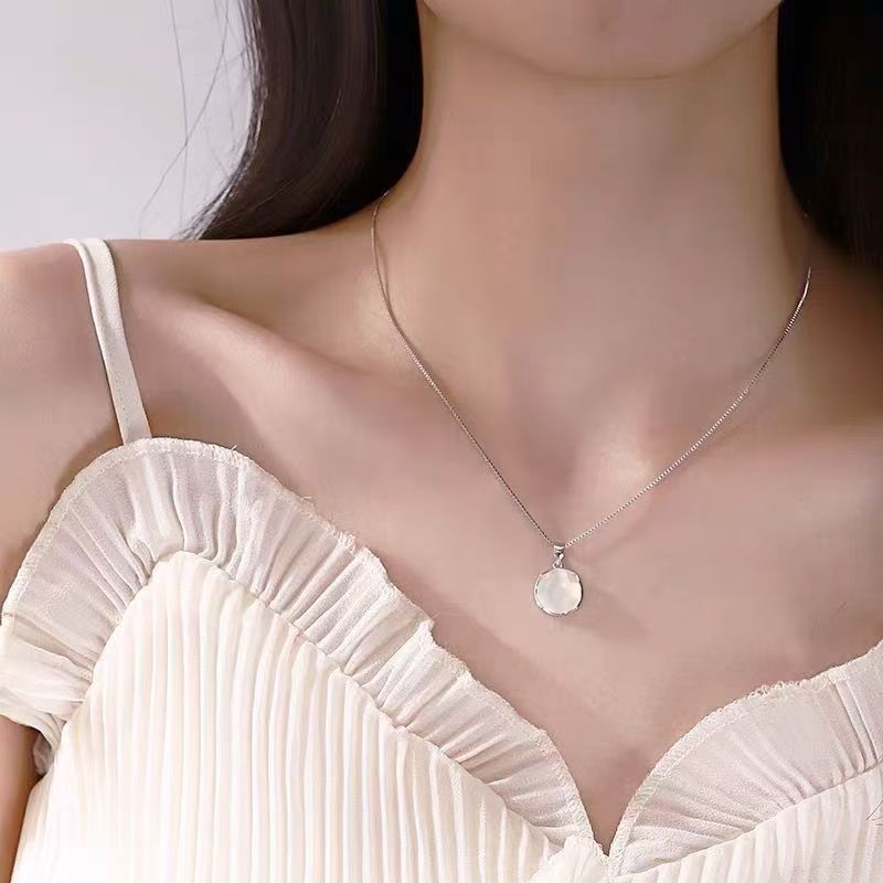 Moonstone Light Luxury Necklace